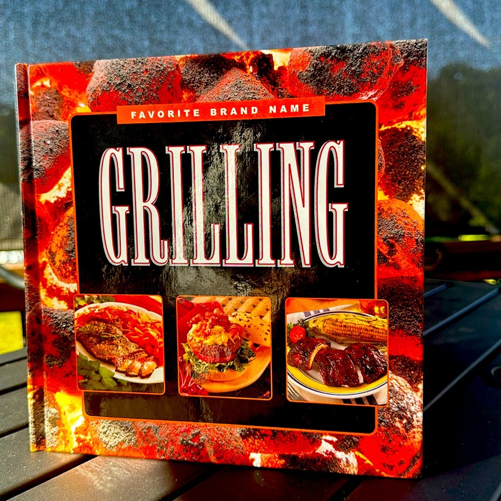 🥩 Favorite Brand Name GRILLING 373 pages of Recipes & Pictures.  Copyright 1999